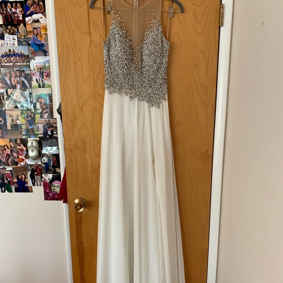Stunning Terani Evening Gown/ Prom dress🤍 - Picture 2 of 6